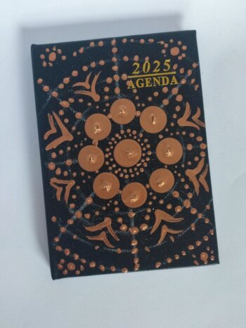 Agenda 2025 com Mandala Pintada à Mão